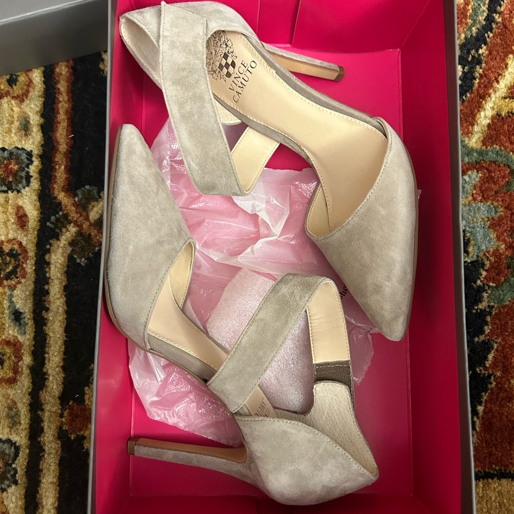 Vince Camuto Suede Heels. Brand new, size 7